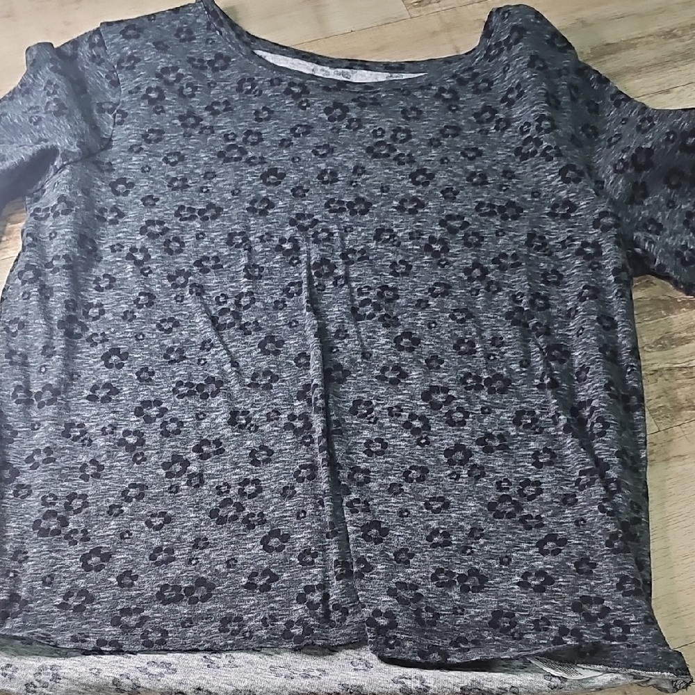 Old Navy Gray Long Sleeve Tee with Black Floral Pattern